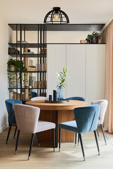 Stylish,Elegant,Dining,Room,Interior,Design,Composition,With,Velvet,Armchairs,